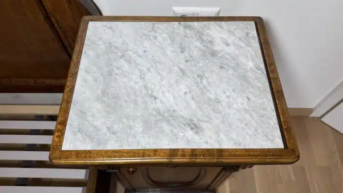 Antikes Bauernbett Gründerzeit 200x90 cm mit dazugehörigem Nachtkästchen – Bild 10