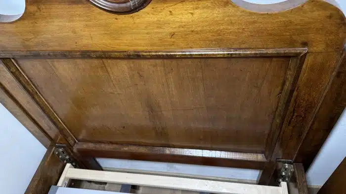 Antikes Bauernbett Gründerzeit 200x90 cm mit dazugehörigem Nachtkästchen – Bild 17