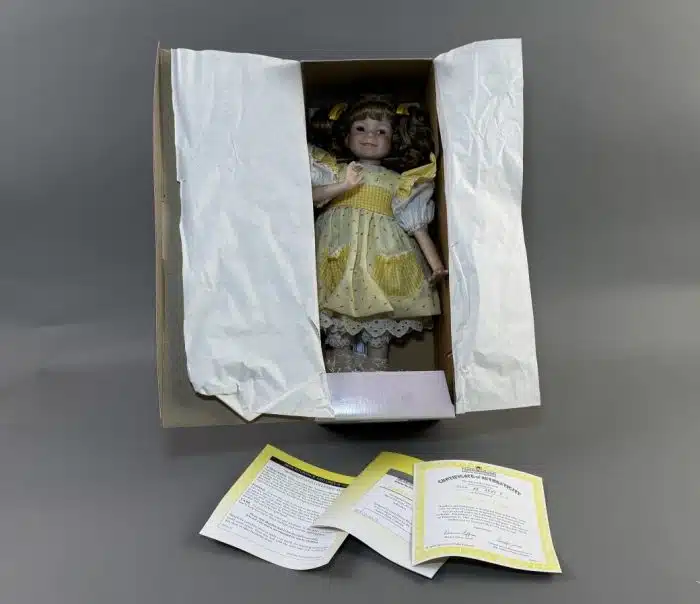 Veronika -The Ashton Drake Galleries Porzellanpuppe Künstlerpuppe, original Zertifikat. OVP