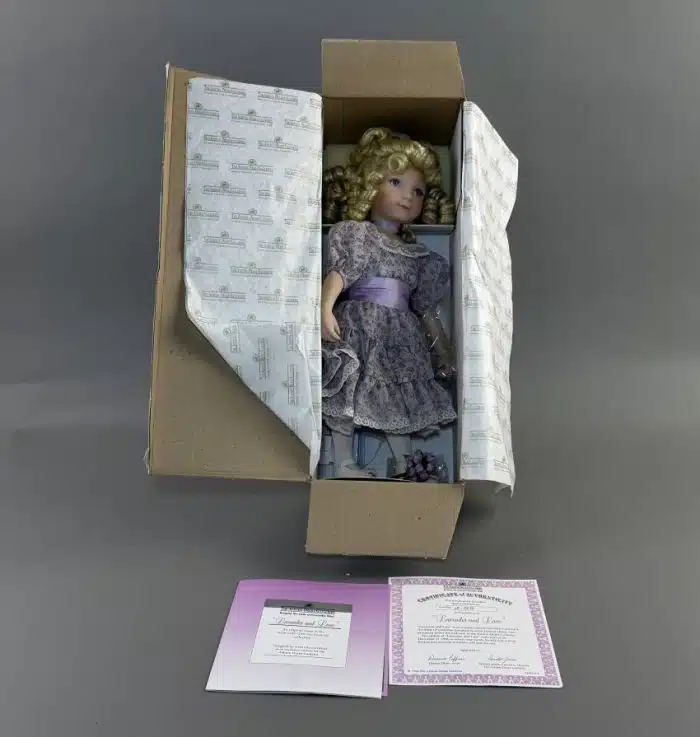 Konstanze  -The Ashton Drake Galleries Porzellanpuppe Künstlerpuppe, original Zertifikat. OVP