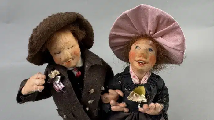 Elli Riehl (Villach 1902-1977) "Zum Kirchgang", zwei Figuren - Auftragsarbeit von Frau Elli Riehl, jedoch ohne Plomben, Höhe 25 cm – Bild 2