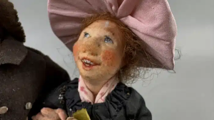Elli Riehl (Villach 1902-1977) "Zum Kirchgang", zwei Figuren - Auftragsarbeit von Frau Elli Riehl, jedoch ohne Plomben, Höhe 25 cm – Bild 3