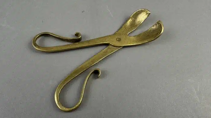 Heinz Goll -  Messing - Untersetzer und Messingschere - Ausführung Gießerei "Kurt Jesch" Bleiburg, Dm. 15 cm – Bild 5
