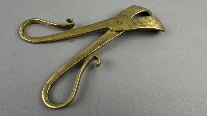 Heinz Goll -  Messing - Untersetzer und Messingschere - Ausführung Gießerei "Kurt Jesch" Bleiburg, Dm. 15 cm – Bild 7