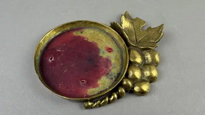 Heinz Goll -  Messing - Kerzenhalter in Form eines Blattes - Ausführung Gießerei "Kurt Jesch" Bleiburg, Dm. 18 cm