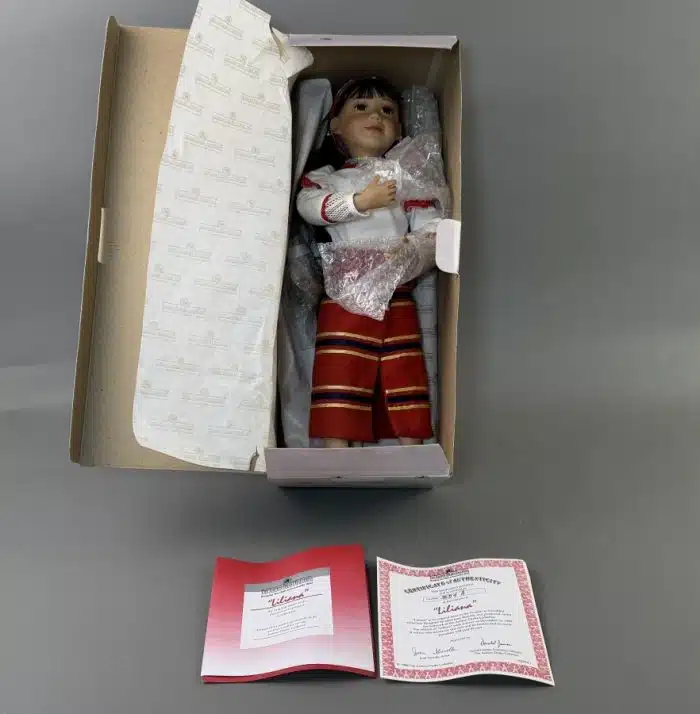 Lilliana - The Ashton Drake Galleries Porzellanpuppe Künstlerpuppe, original Zertifikat. OVP
