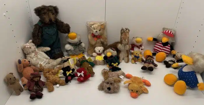 Posten Hermann Teddy und Spielzeugsammlung
