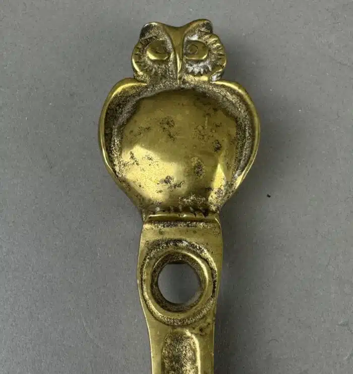 Heinz Goll -  Messing - Schuhlöffel mit Eulenkopf - Ausführung Gießerei "Kurt Jesch" Bleiburg, L. 52 cm – Bild 2
