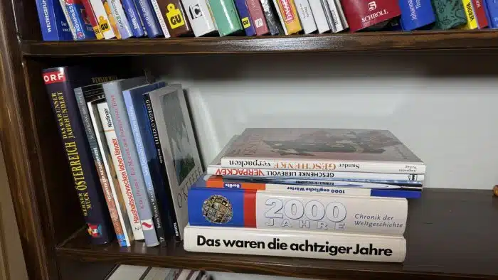 Vollholz Bücherregal mit Inhalt 175x33 cm H 220 cm – Bild 14