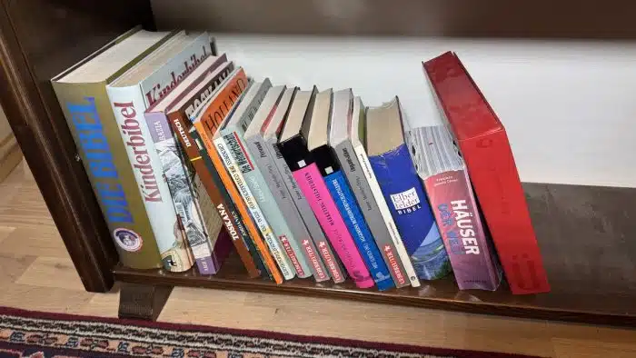 Vollholz Bücherregal mit Inhalt 175x33 cm H 220 cm – Bild 16