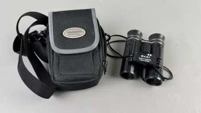 Tasco - Kompaktes Fernglas 8X21 - Faltbar im Etui