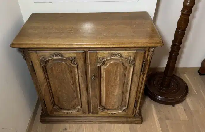 Vintage Kommode, Schrank - Holz, massiv, klassischer Stil  92x46 cm H 85 cm