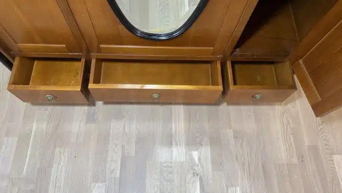 Biedermeier Stil Schrank, mit Spiegel und scwarz lackierten Säulen - Messing Appliken und Löwenköpfen siehe Bilder 147x70 cm H 205 cm – Bild 13