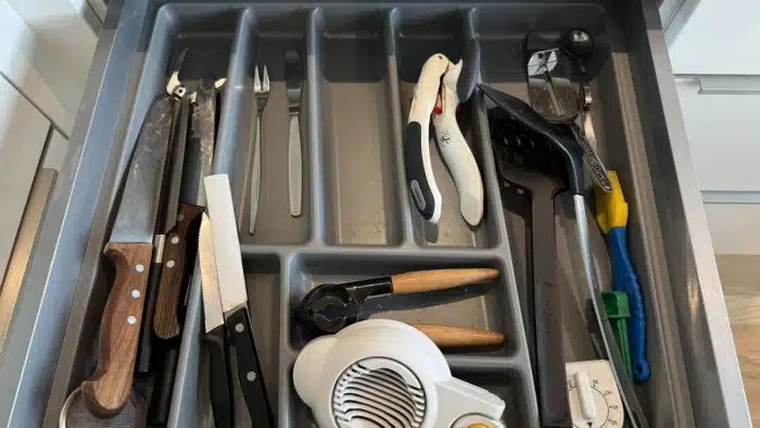 Küche - Kompletter Inhalt NUR von den Laden und Kästen siehe Fotos. OHNE KÜCHE !! – Bild 11