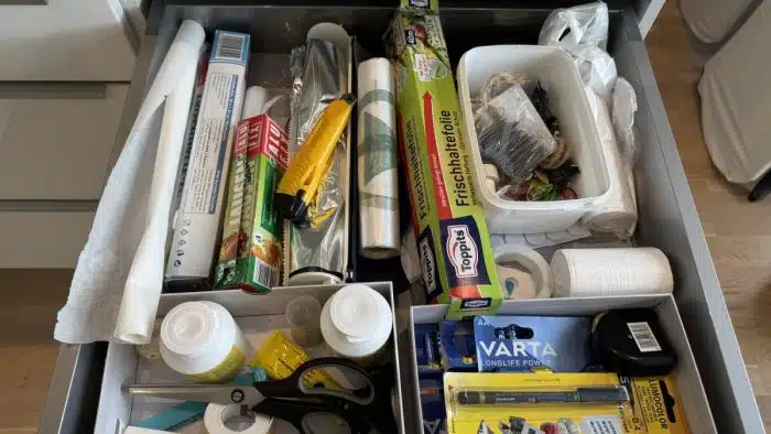 Küche - Kompletter Inhalt NUR von den Laden und Kästen siehe Fotos. OHNE KÜCHE !! – Bild 14