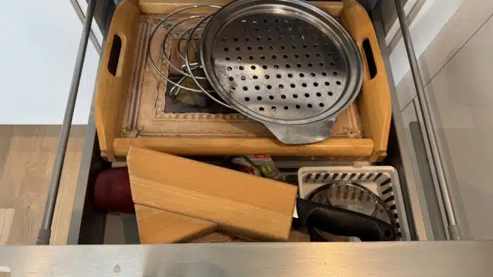 Küche - Kompletter Inhalt NUR von den Laden und Kästen siehe Fotos. OHNE KÜCHE !! – Bild 18
