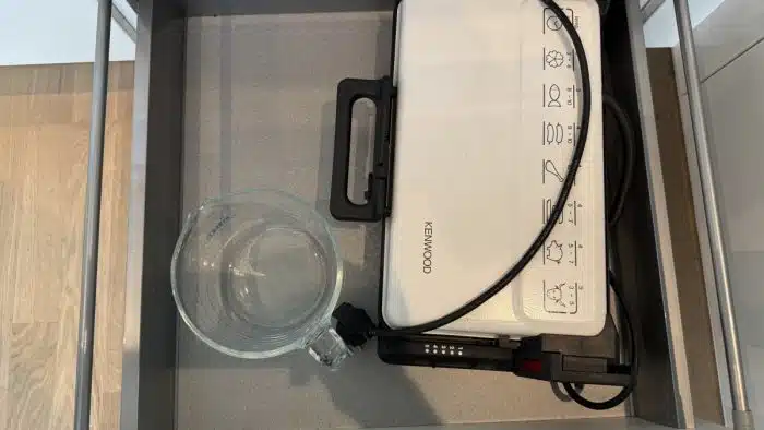 Küche - Kompletter Inhalt NUR von den Laden und Kästen siehe Fotos. OHNE KÜCHE !! – Bild 19