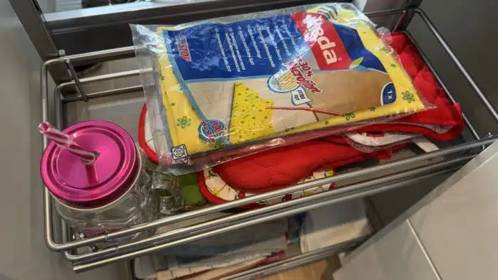 Küche - Kompletter Inhalt NUR von den Laden und Kästen siehe Fotos. OHNE KÜCHE !! – Bild 22