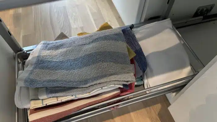 Küche - Kompletter Inhalt NUR von den Laden und Kästen siehe Fotos. OHNE KÜCHE !! – Bild 23