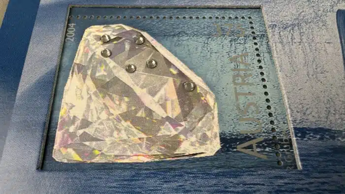 Briefmarken (Block) aus 2004 - Swarovski - Marke mit Kristall – Bild 2