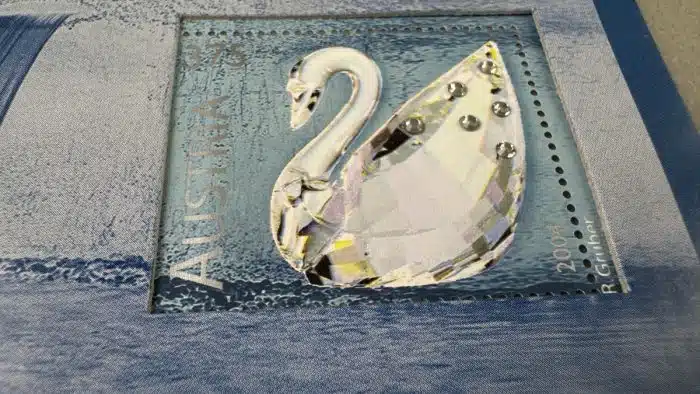 Briefmarken (Block) aus 2004 - Swarovski - Marke mit Kristall – Bild 3