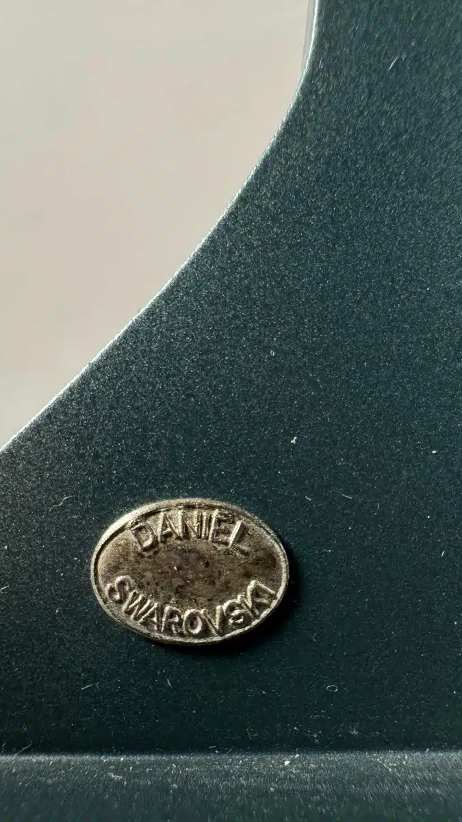 Swarovski Kristallfiguren "Vögel + Baum". Alles neu und originalverpackt, 12 Vögel in originaler Verpackung und ein großer Baum, Swarovski Crystal Tropical Birds And Paradise Tree, Baum ist dunkelgrün lackiert und dient als Display für die verschiedenen farbigen tropischen Vögel. siehe Bilder !! – Bild 9