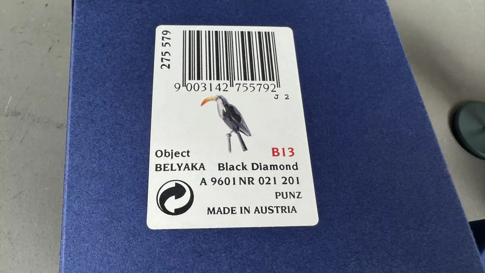 Swarovski Kristallfiguren "Vögel + Baum". Alles neu und originalverpackt, 12 Vögel in originaler Verpackung und ein großer Baum, Swarovski Crystal Tropical Birds And Paradise Tree, Baum ist dunkelgrün lackiert und dient als Display für die verschiedenen farbigen tropischen Vögel. siehe Bilder !! – Bild 40