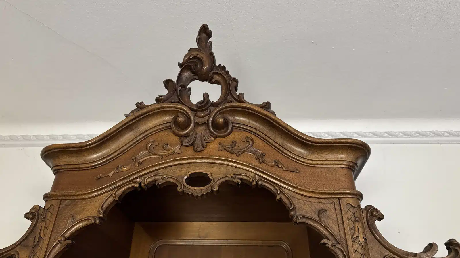 Pfeiferlbarock, Prächtige Wiener Aufsatzkredenz, wunderschönen Schnitzereien. Marmorplatte, Historismus - um 1880, Der Aufsatz kann getrennt transportiert werden. – Bild 6