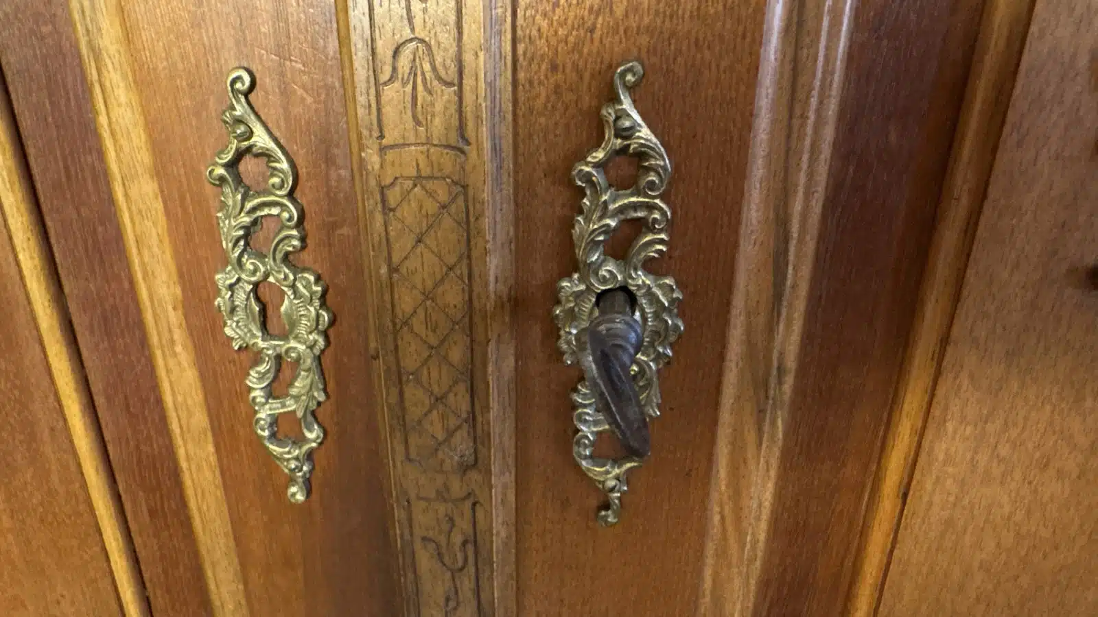 Pfeiferlbarock, Prächtige Wiener Aufsatzkredenz, wunderschönen Schnitzereien. Marmorplatte, Historismus - um 1880, Der Aufsatz kann getrennt transportiert werden. – Bild 10