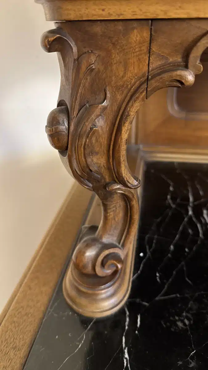 Pfeiferlbarock, Prächtige Wiener Aufsatzkredenz, wunderschönen Schnitzereien. Marmorplatte, Historismus - um 1880, Der Aufsatz kann getrennt transportiert werden. – Bild 12