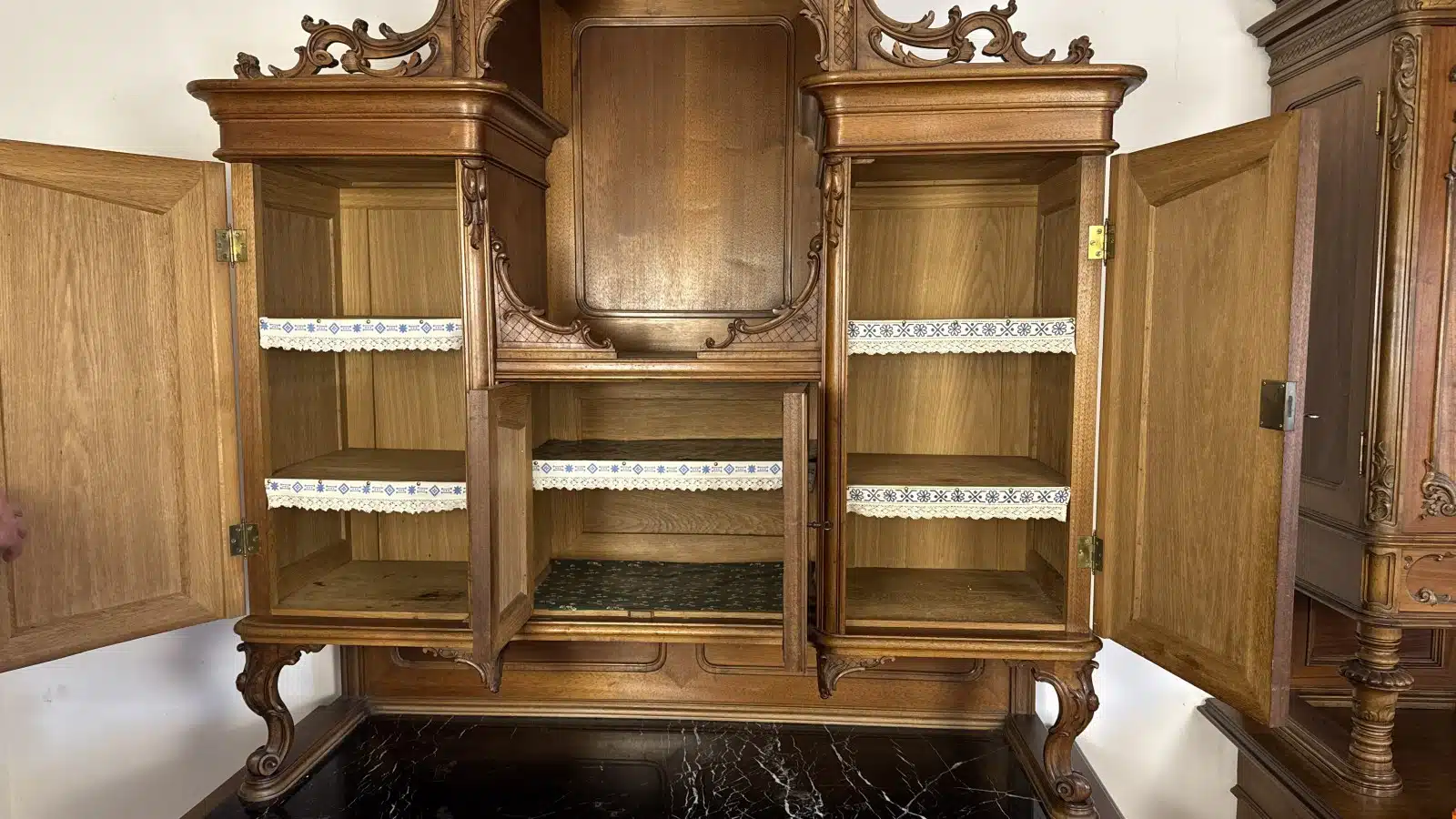 Pfeiferlbarock, Prächtige Wiener Aufsatzkredenz, wunderschönen Schnitzereien. Marmorplatte, Historismus - um 1880, Der Aufsatz kann getrennt transportiert werden. – Bild 16